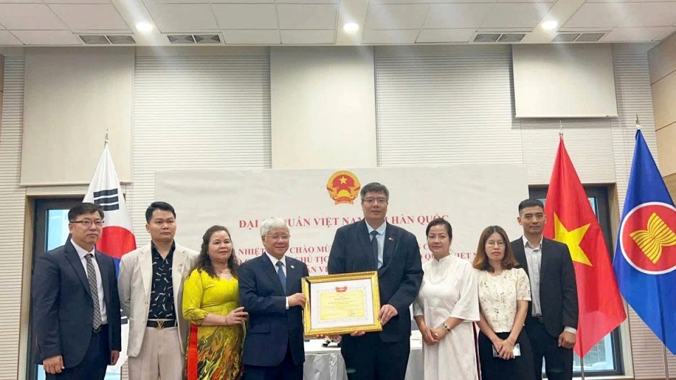 Fatherland Front leader works with VKBIA to promote cooperation with RoK
